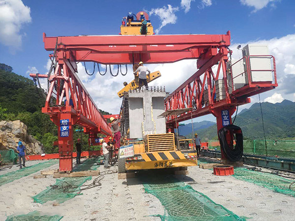 甘肅蘭州免配重架橋機生產(chǎn)廠家定期對設(shè)備進行檢查