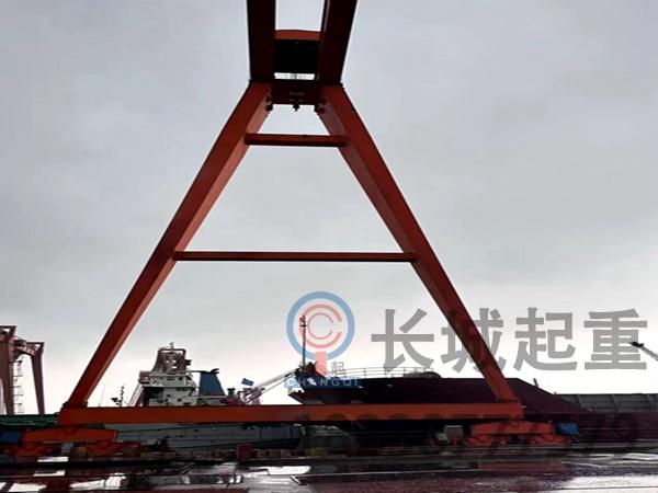 造船龍門吊運(yùn)行中突發(fā)啃軌的即時(shí)處置