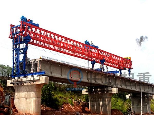 200噸鋼箱梁架橋機的應用優勢 30米箱梁架設