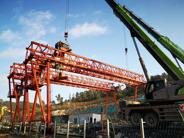  黑龍江七臺河龍門吊廠家 50噸門式起重機(jī)作業(yè)考