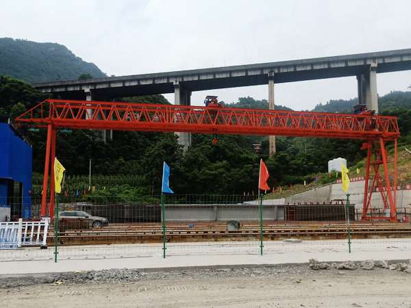 內蒙古錫林郭勒盟龍門吊廠家單梁