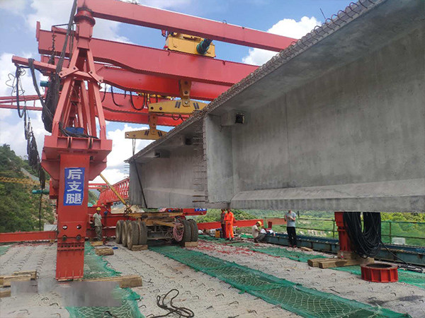 湖南長沙架橋機廠家?guī)Т蠹伊私饧軜驒C的優(yōu)勢以