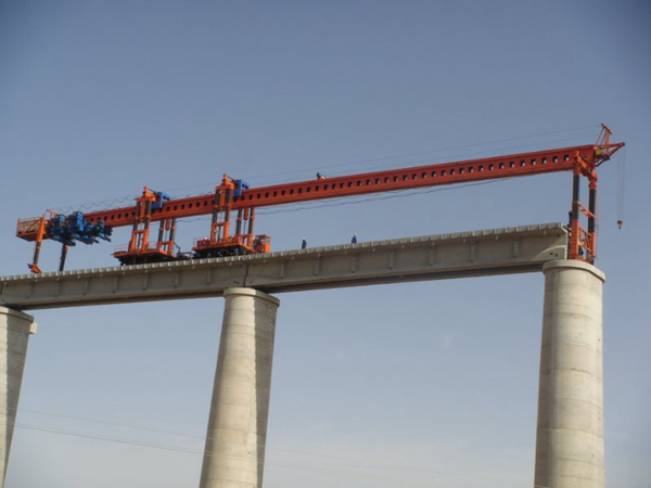 湖北恩施架橋機(jī)廠家出租130噸雙梁式架橋機(jī)